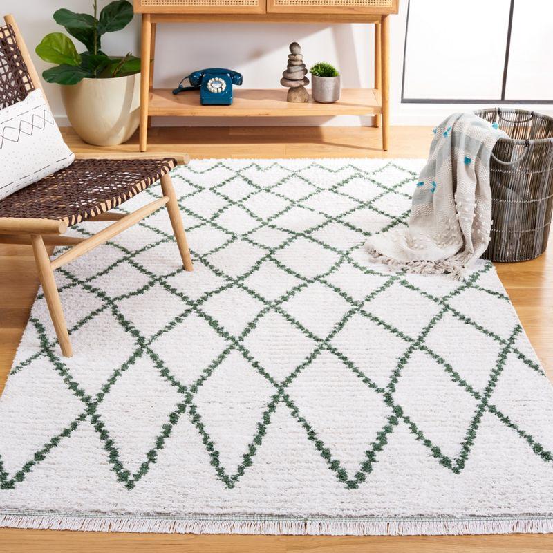 Ivory and Green Synthetic Flat Woven 5' x 7' Rug