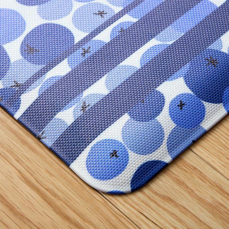 Sur La Table Kitchen Essentials SUR LA TABLE KITCHEN ESSENTIALS Fresh Blueberries Fruit Kitchen Mat Blue/White