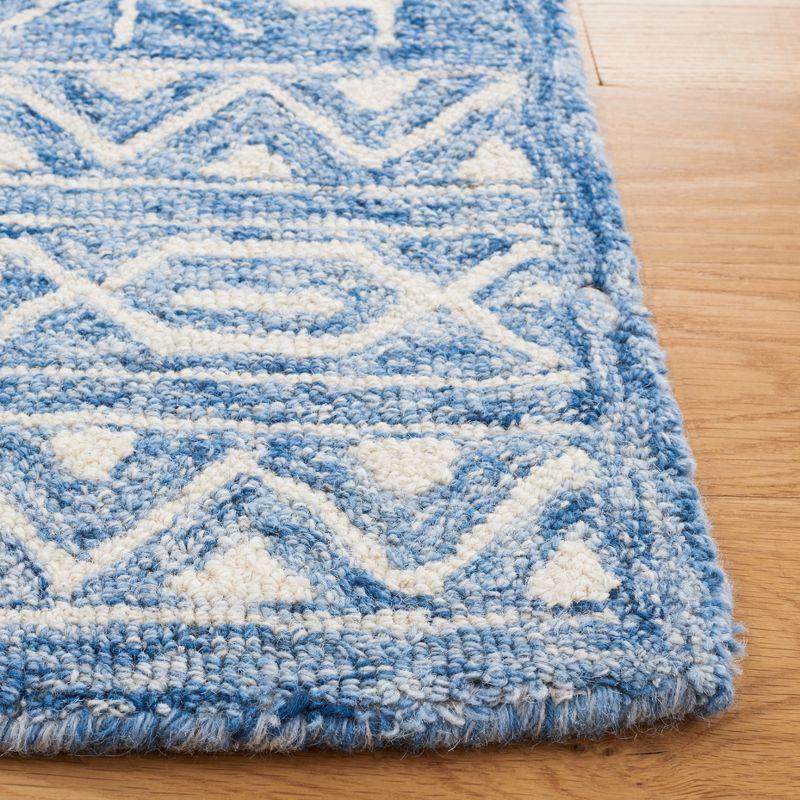 Ivory and Blue Hand-Tufted Wool Area Rug, 3' x 5'