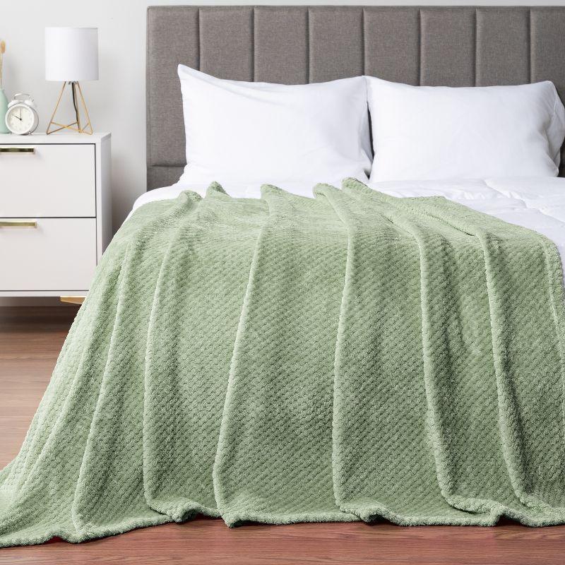 PAVILIA Soft Waffle Blanket Throw for Sofa Bed, Lightweight Plush Warm Blanket for Couch