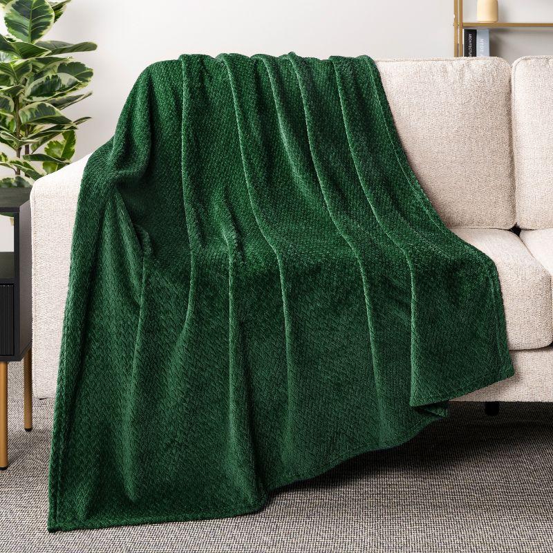 PAVILIA Lightweight Fleece Throw Blanket for Couch, Soft Warm Flannel Blankets for Bed