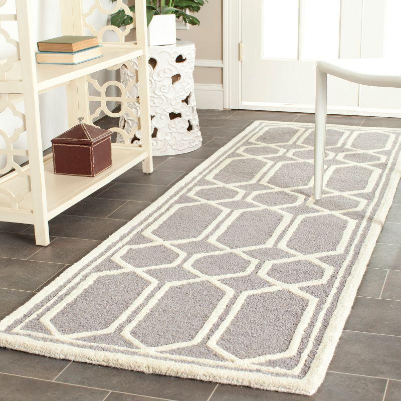 Ivory and Silver Hand-Tufted Wool Area Rug, 2'6" x 8'