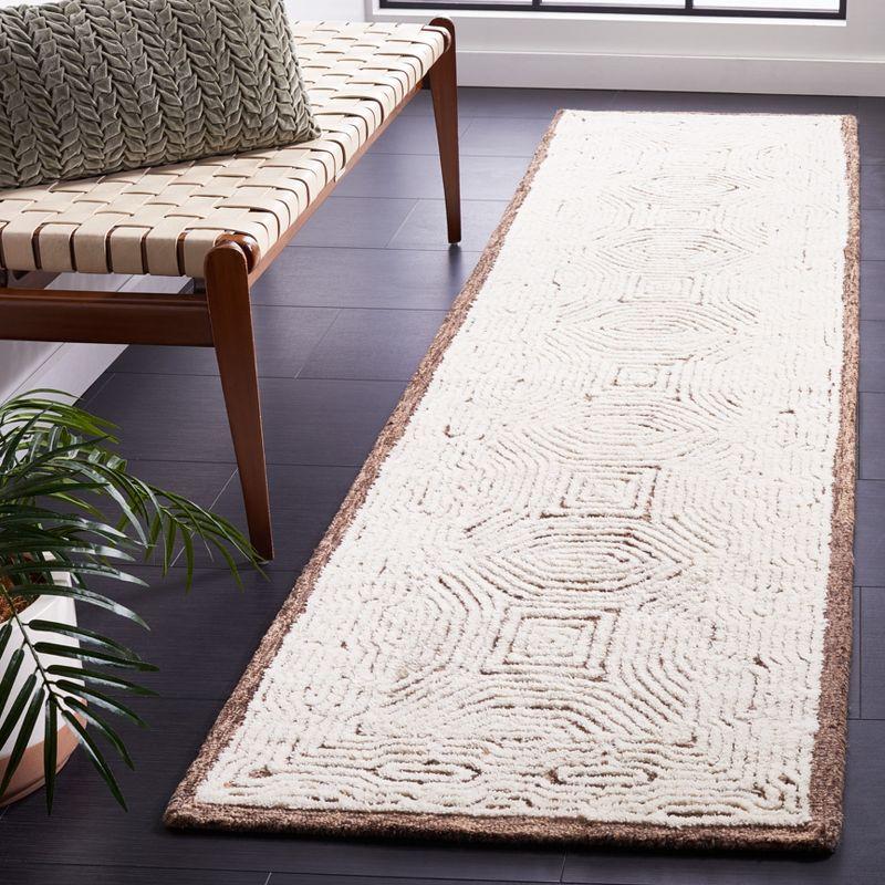 Abstract ABT575 Handmade Indoor Runner - Beige/Ivory - 2'-3"x9' - Safavieh