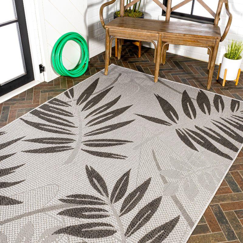 4' x 6' Havana Tropical Palm Leaf Indoor/Outdoor Area Rug, Gray/Black - JONATHAN Y