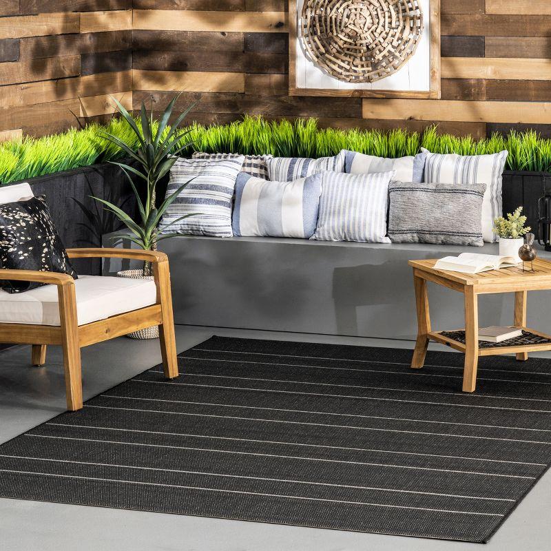 Nuloom Alaina Striped 5x8 Indoor/Outdoor Area Rug for Living Room Patio Deck Front Porch Kitchen, Black/Ivory