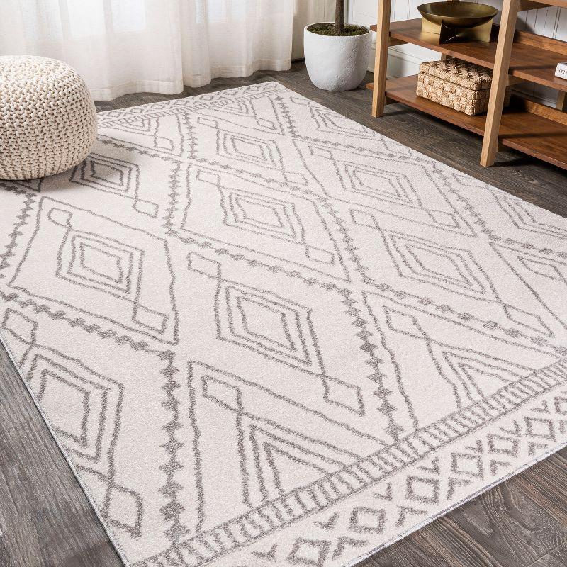 Ivory and Gray Trellis Synthetic Easy-Care Area Rug - 5' x 8'