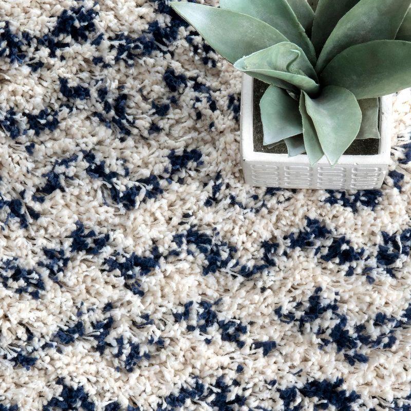 Nuloom Cuellar Striped 9x12 Shag Indoor Area Rug for Living Room Bedroom Dining Room Nursery, Navy/Ivory