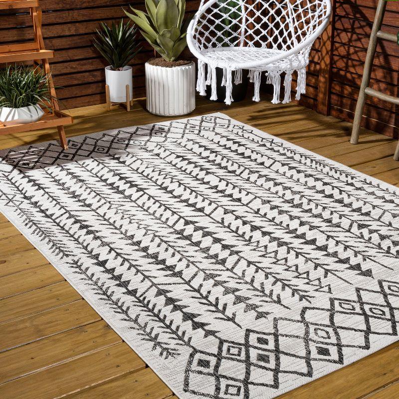 4'x6' Tokay Bohemian Geometric Indoor/Outdoor Area Rug, Ivory/Black - JONATHAN Y