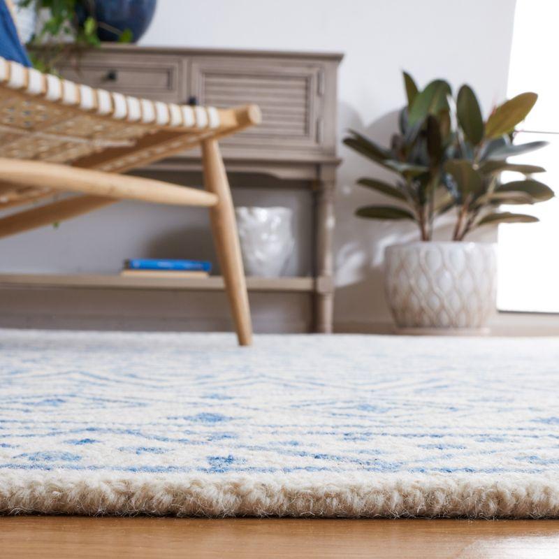 Ivory and Blue Hand-Tufted Wool Area Rug, 5' x 8'