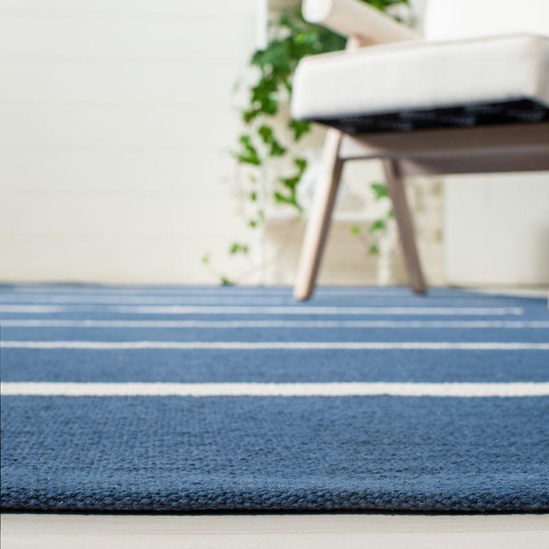 Montauk MTK311 Hand Woven Indoor Area Rug - Navy/Ivory - 6'x6' - Safavieh