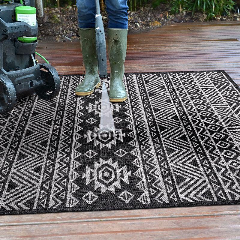World Rug Gallery Distressed Geometric Bohemian Textured Flat Weave Indoor/Outdoor Area Rug - BLACK 5' X 7'