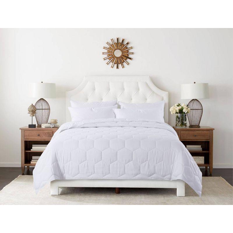 Honeycomb Stitch 18'' White Microfiber Down Alternative Blanket