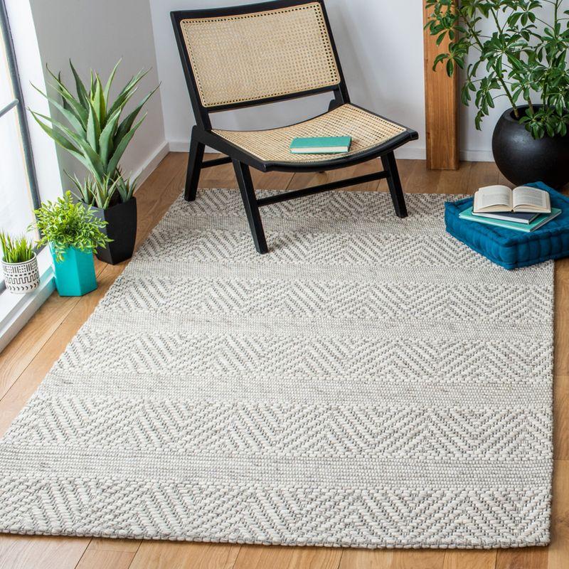 Elegant Gray Geometric Flat Woven 5'x8' Wool Blend Rug