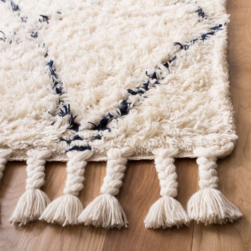 Casablanca CSB951 Hand Tufted Area Rug - Navy/Ivory - 4' X 6' - Safavieh.