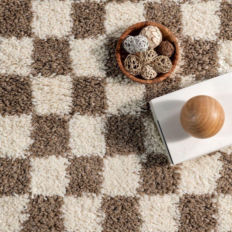 Nuloom Adelaide Mid-Century Checkered Shag Indoor Area Rug, 2' x 3', Beige