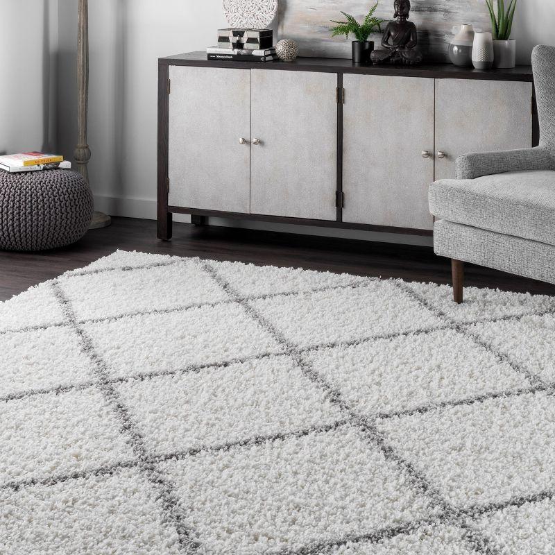 Nuloom Tess Trellis 5 Square Shag Indoor Area Rug for Living Room Bedroom Dining Room Nursery, White/Grey