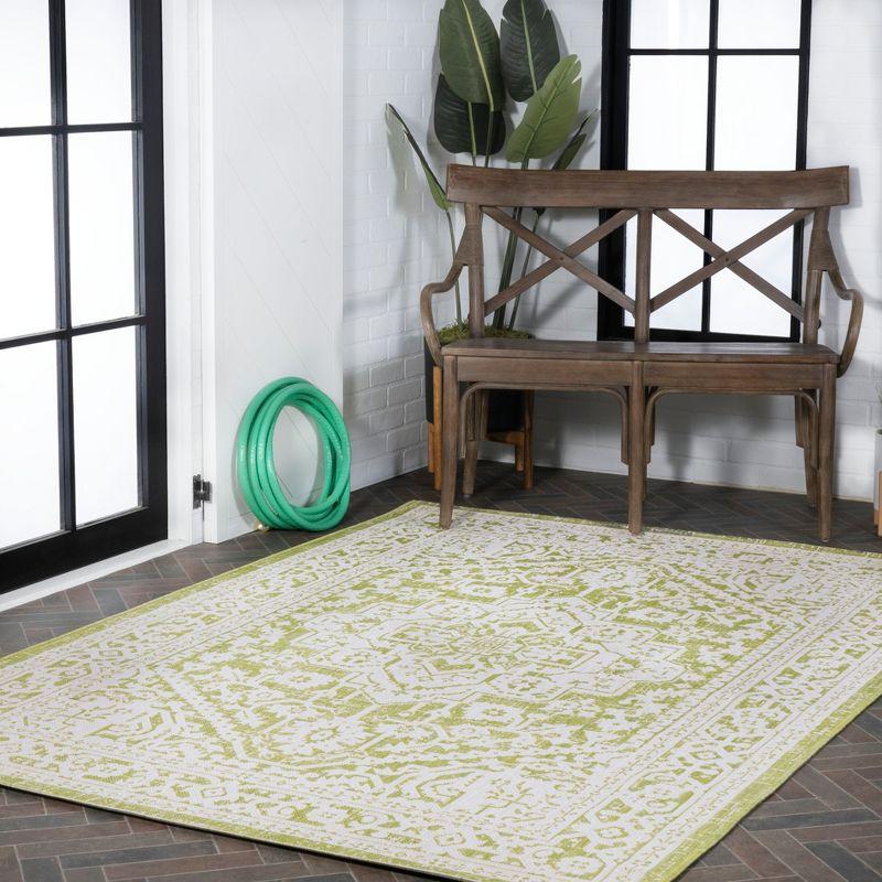 4' x 6' Sinjuri Medallion Textured Weave Indoor/Outdoor Area Rug, Green/Cream - JONATHAN Y