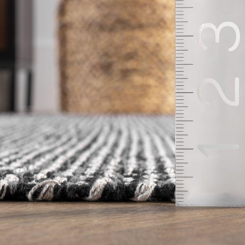 Nuloom Noura Solid 4x6 Indoor Area Rug for Living Room Bedroom Dining Room Kitchen, Black/Ivory