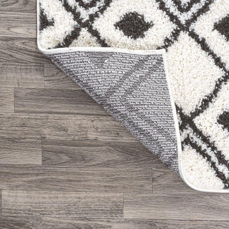 3'x5' Caimari Moroccan Diamond Shag Area Rug, White/Black - JONATHAN Y