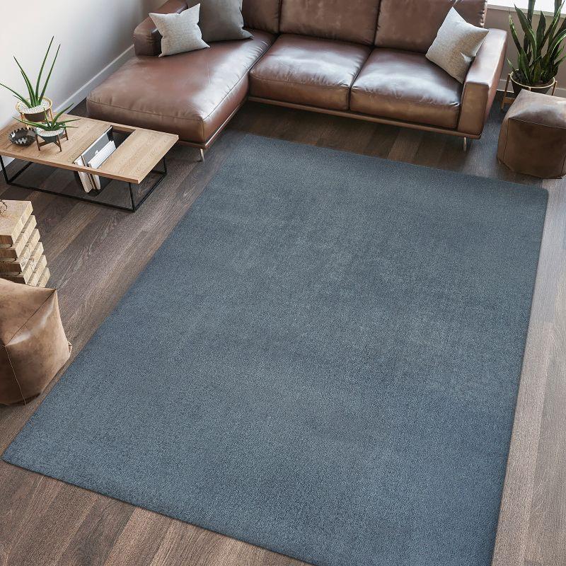 JONATHAN Y Twyla Classic Solid Low-Pile Machine-Washable Area Rug