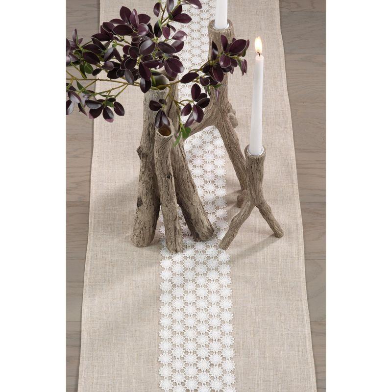 Saro Lifestyle Dining Table Runner With Lace Daisy Design