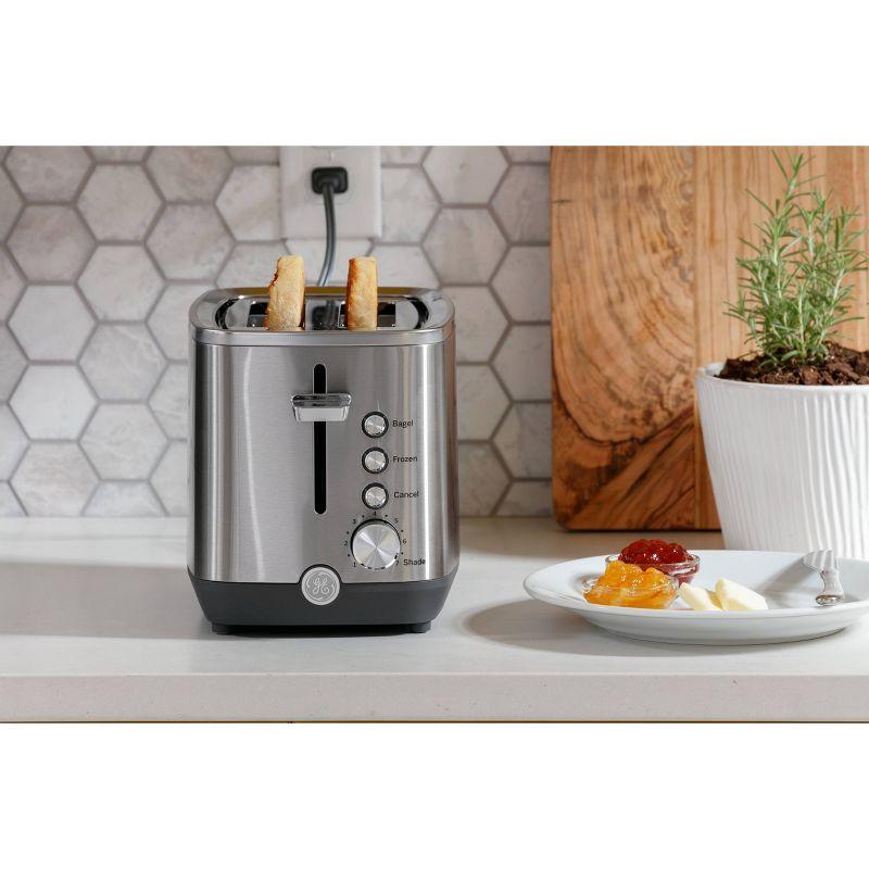 GE Appliances GE 2-Slice Toaster