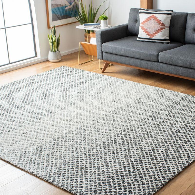 Elegant Trellis Hand-Tufted Wool Area Rug in Black and Ivory, 6'x9'