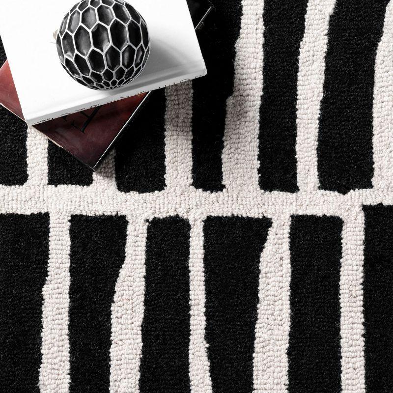 Nuloom Lemuel Geometric 5x8 Wool Indoor Area Rug for Living Room Bedroom Dining Room Kitchen, Black/Ivory