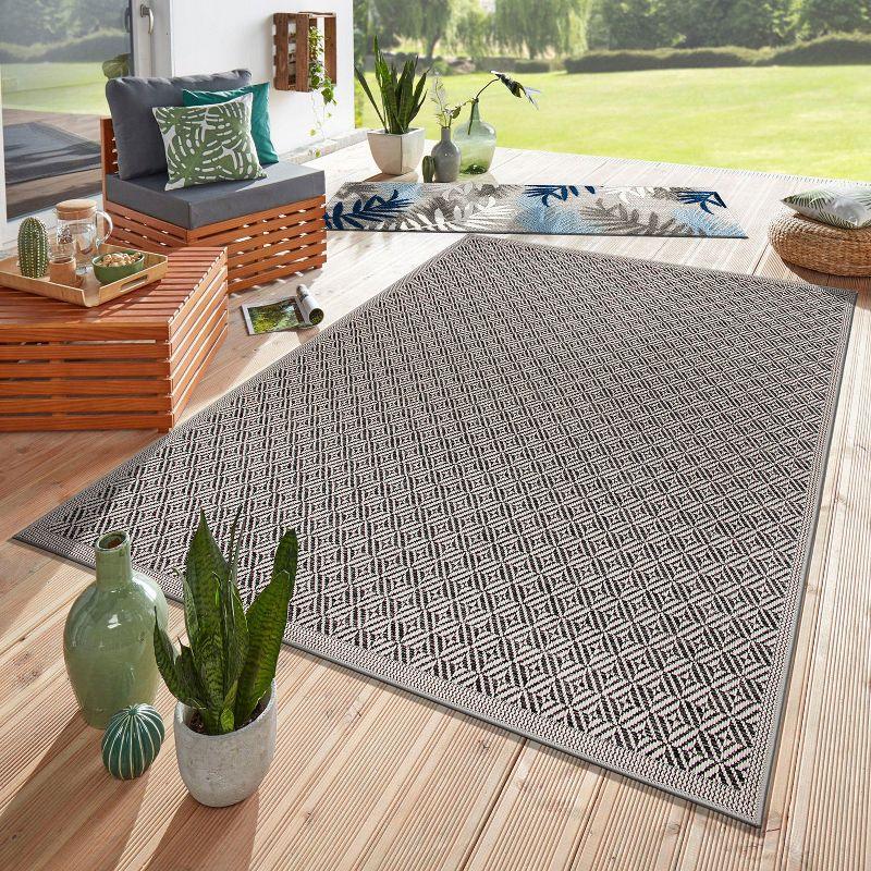 Geometric Flat Woven 5' x 7' Synthetic Indoor/Outdoor Rug