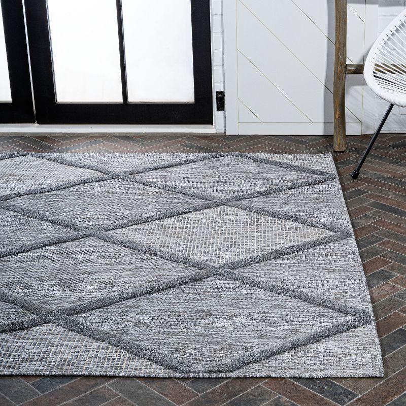 Salines Diamond Trellis Indoor/Outdoor Area Rug - JONATHAN Y