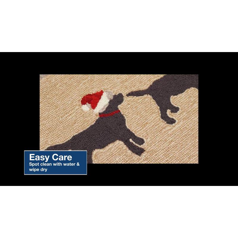 Liora Manne Frontporch 3 Dogs Christmas Indoor/Outdoor Rug Neutral 1'8" x 2'6"