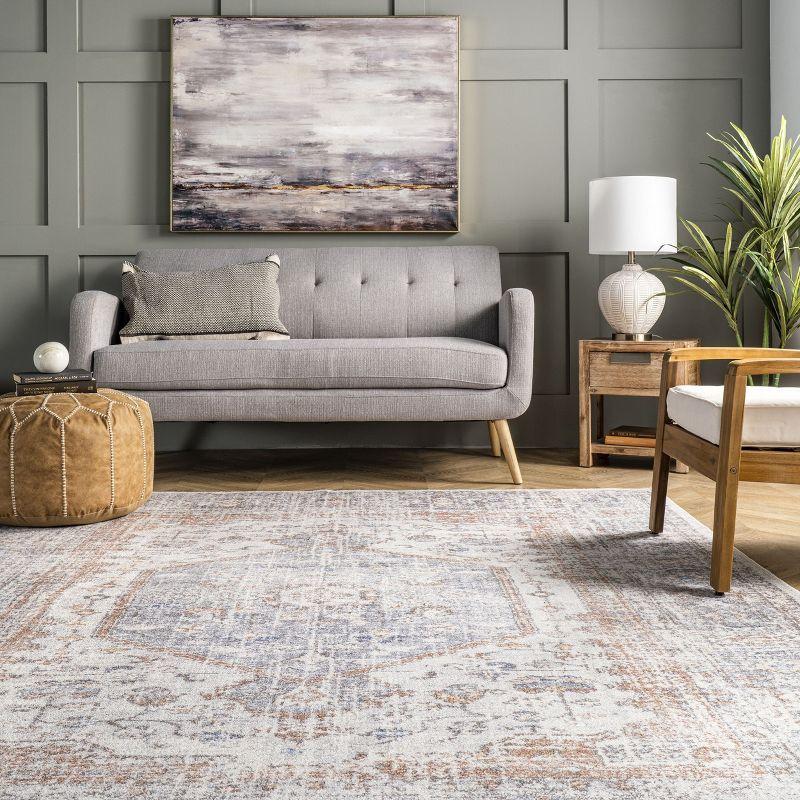 Round 19" Gray Vintage Floral Easy-Care Area Rug