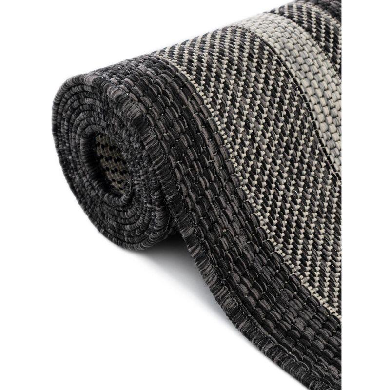 Unique Loom 8' 0 x 8' 0 Octagon Indoor/Outdoor Border Black Area Rug