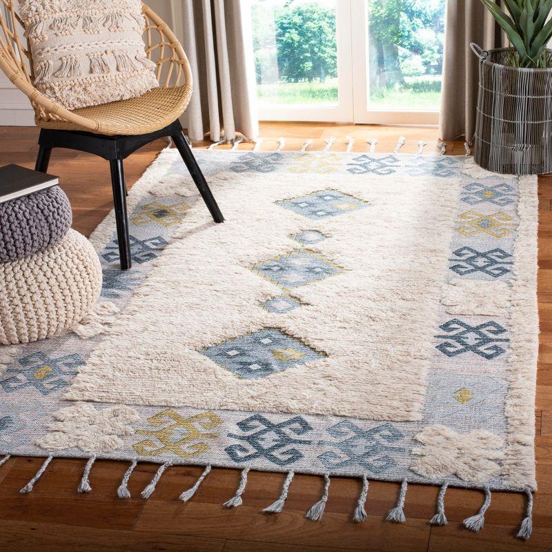 Safavieh Saffron Blue Beige Wool Geometric Area Rug 3' x 5'