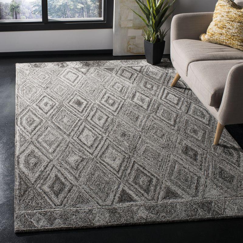 Abstract ABT618 Handmade Indoor Area Rug - Grey/Black - 5'x8' - Safavieh