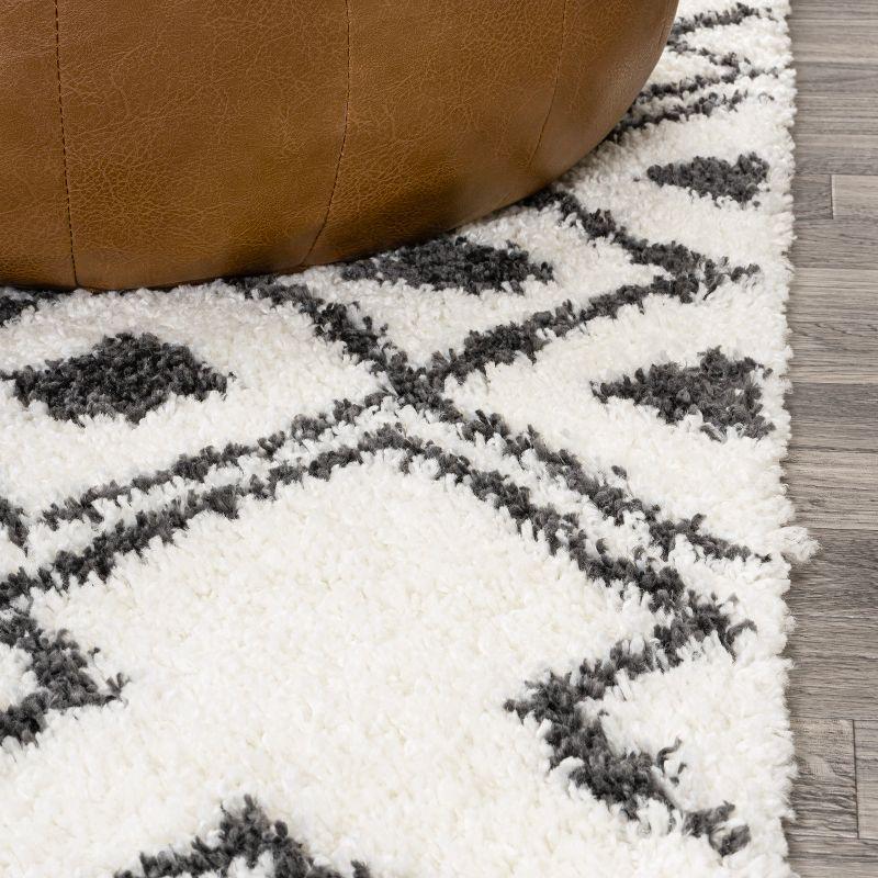 3'x5' Caimari Moroccan Diamond Shag Area Rug, White/Black - JONATHAN Y