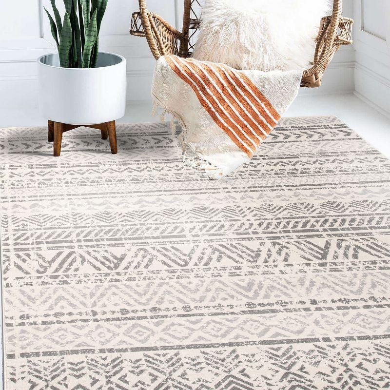 Elegant Gray Geometric 5'x7' Synthetic Reversible Area Rug