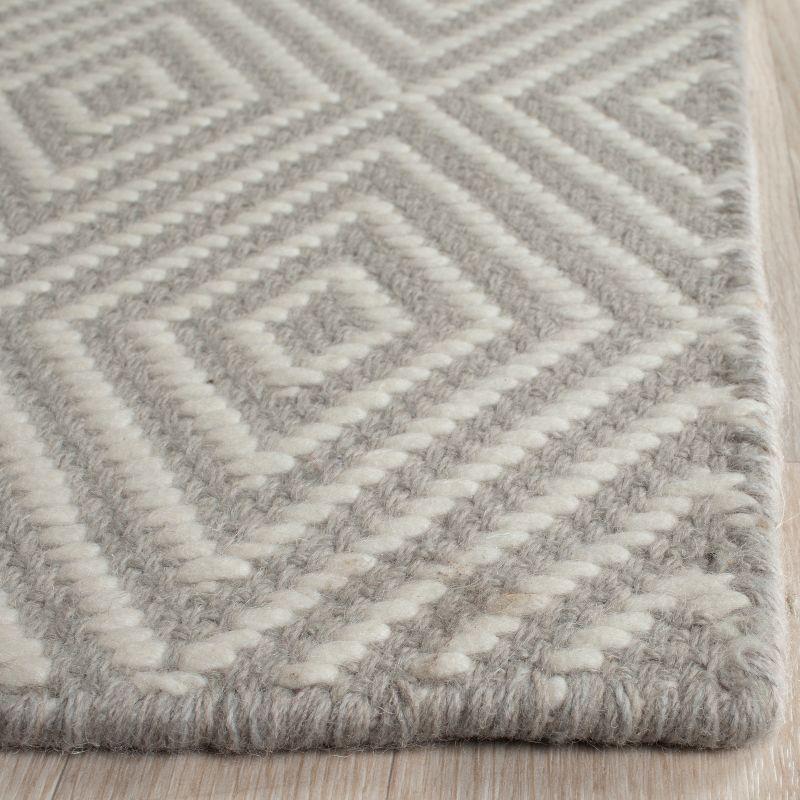 Wilton WIL715 Hand Hooked Indoor Area Rug - Light Grey/Ivory - 8'x10' - Safavieh