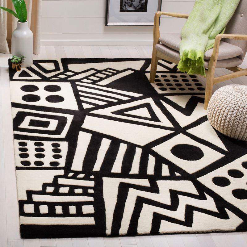 Ivory & Black Geometric Tufted Wool 5' x 8' Area Rug