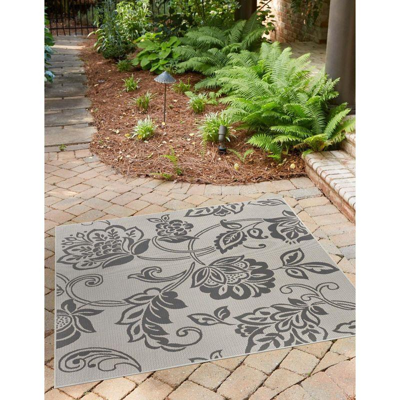 Unique Loom 6' 1 x 6' 1 Square Gray Outdoor Botanical Floral Area Rug