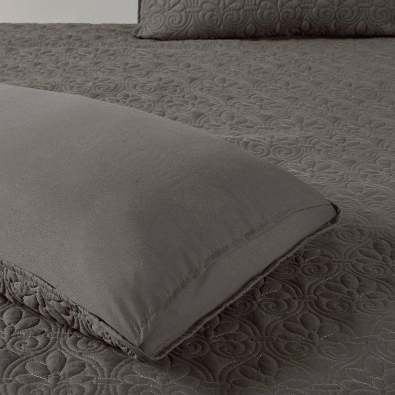 Quebec 3 Piece Split Corner Pleated Quilted Bedspread