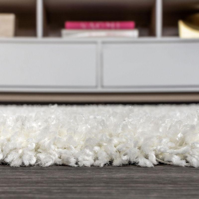 5'x8' Mercer Shag Plush Area Rug, White - JONATHAN Y