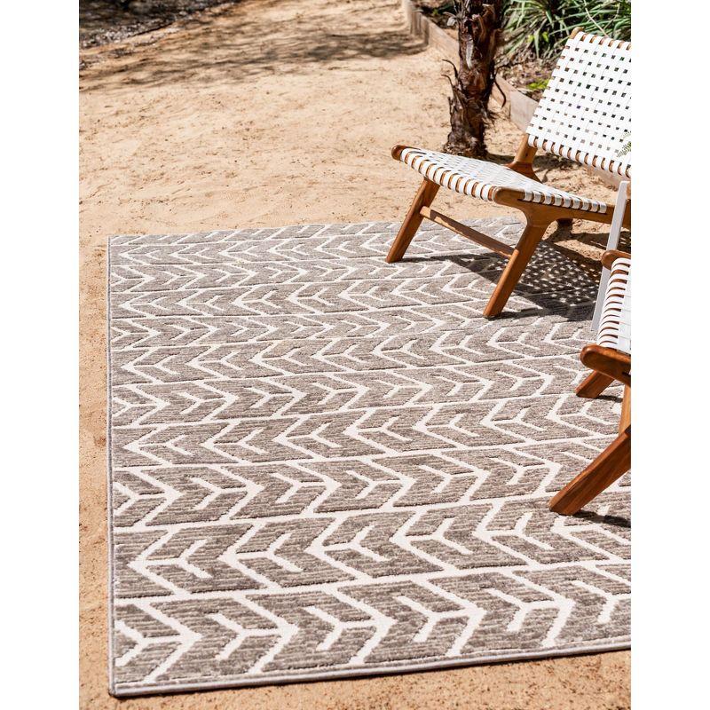 Beige Interlocking Geometric 4'x6' Synthetic Outdoor Rug