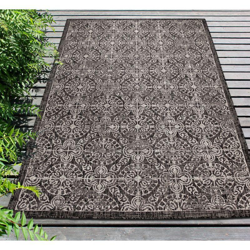 Liora Manne Carmel  Indoor/Outdoor Rug  Black