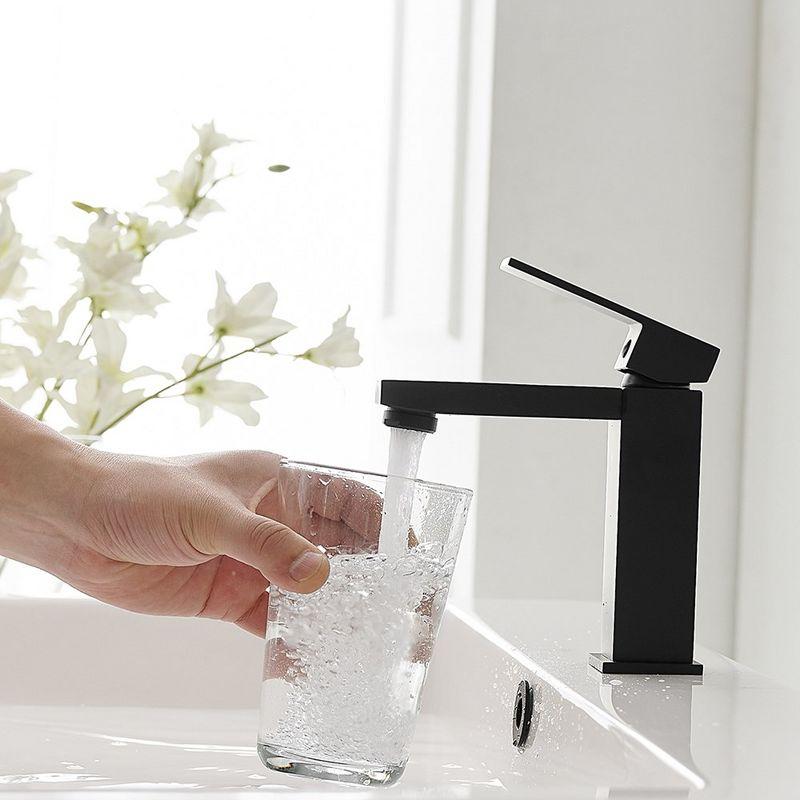 Single-Hole Single-handle Bathroom Faucet