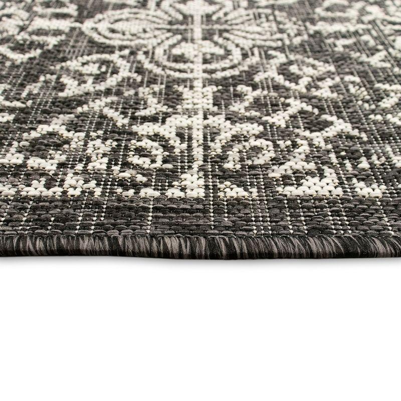 Liora Manne Carmel  Indoor/Outdoor Rug  Black..