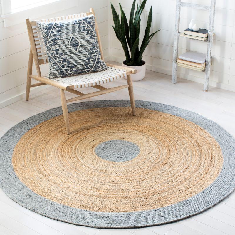 Braided BRD910 Hand Woven Indoor Accent Rug - Grey/Natural - 3' Round - Safavieh