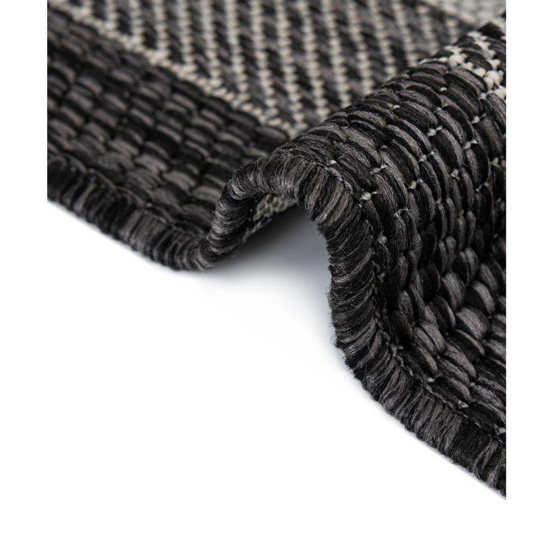 Unique Loom 8' 0 x 8' 0 Octagon Indoor/Outdoor Border Black Area Rug