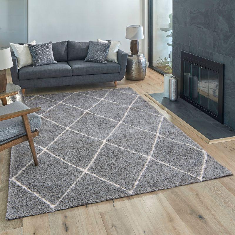 Gertmenian Thayer Diamond Gray/Ivory Plush Shag Indoor Area Rug