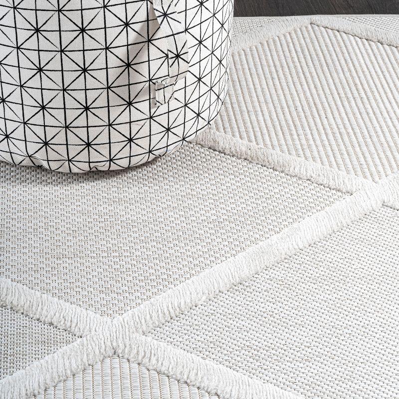 Salines Diamond Trellis Indoor/Outdoor Area Rug - JONATHAN Y